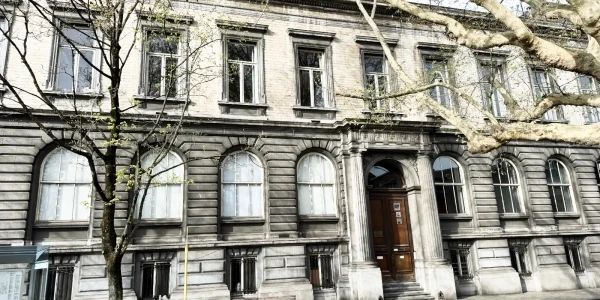 Hinter dieser Tür findet sich der Fonds Simenon