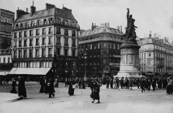 Place Clichy – mit einer Filiale von »Belle Jardinière« – Bildnachweis: Public Domain Place Clichy – mit einer Filiale von »Belle Jardinière« – Bildnachweis: Public Domain