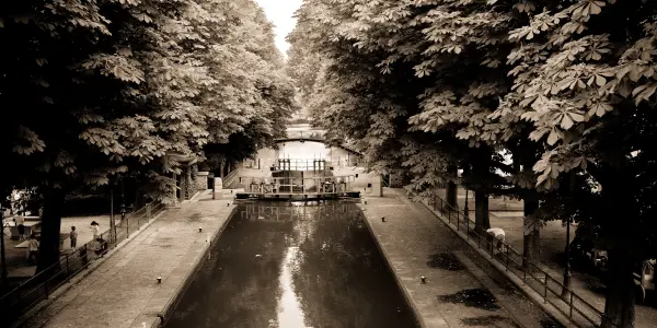 Eleven figures on Canal St-Martin