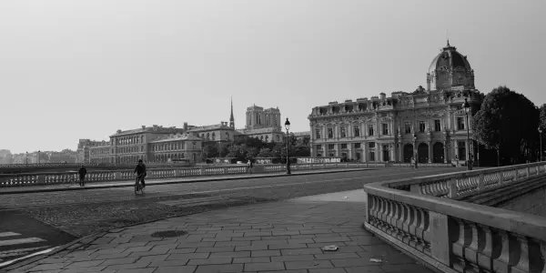Yes, this is Paris in 2012! | Pont au Change