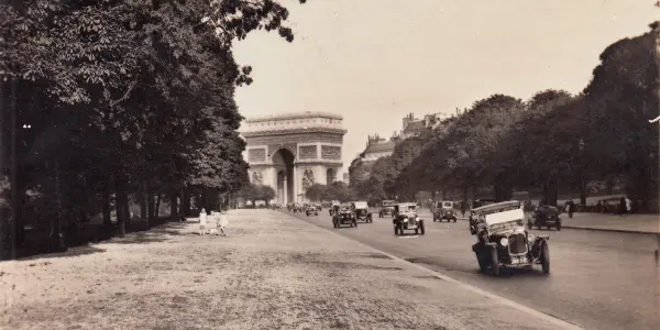 Avenue du Maréchal-Foch & l'Arc de Triomphe 